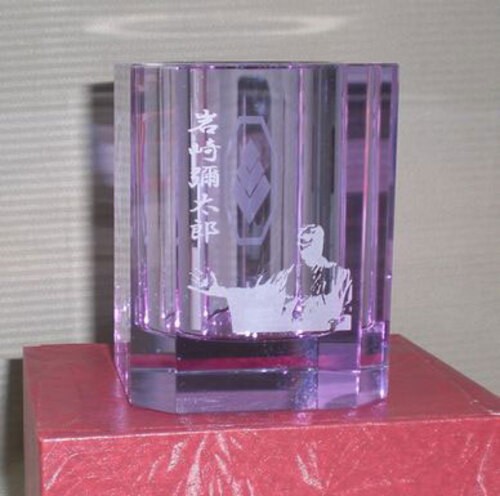 岩崎家・家紋ペン立て（岩崎弥太郎ガラス）