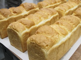 国産小麦とバターを使った パンいろいろ詰合せ (純国産食パン2斤付)
